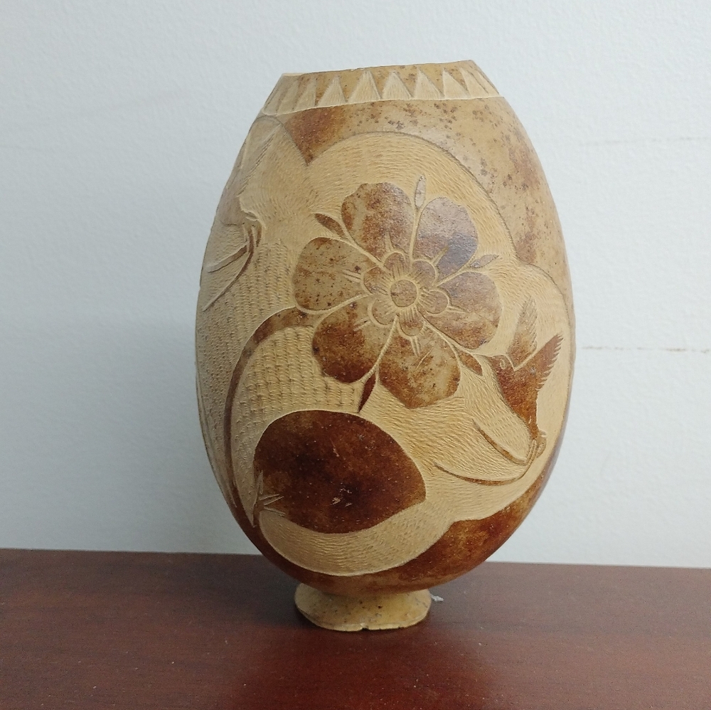 Vintage handmade,hand carved gourd vessel vase 6.25" tropical seen